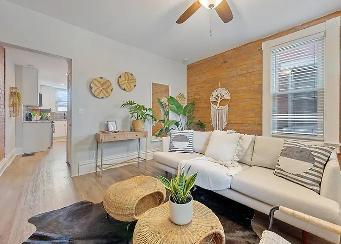 Chic Retreat With Reserved Parking