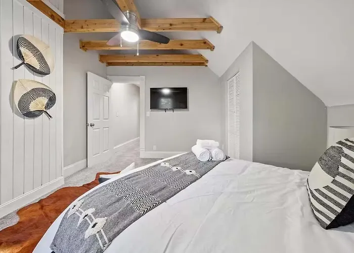 Chic Retreat With Reserved Parking Columbus