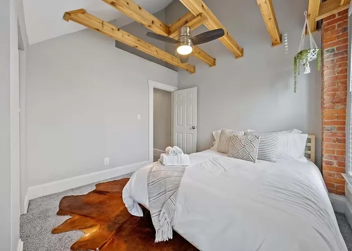 Сasa de vacaciones Chic Retreat With Reserved Parking *