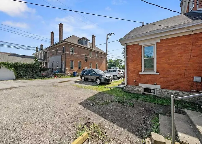 Chic Retreat With Reserved Parking *